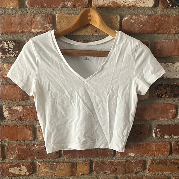 wild fable Tops - Wild Fable White V-Neck Short Sleeve Crop Top Size Medium
